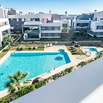 Vg12- Modern Family Apartment In Vanian Gardens